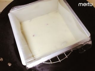 什锦果干酸奶糕,封上保鲜膜，上面扎几个洞，大火蒸20分钟