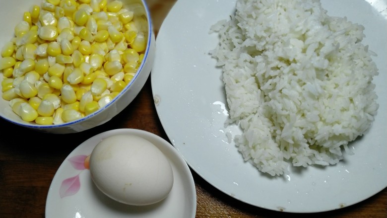 玉米蛋炒饭,准备材料