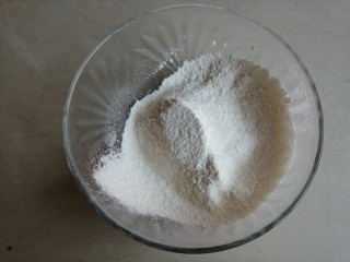 香葱桃酥,面粉、苏打粉和泡打粉混合后过筛备用