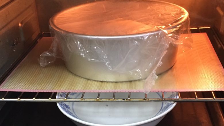 豆沙馒头,烤箱发酵档，底部放一碗热水，发酵60分钟。