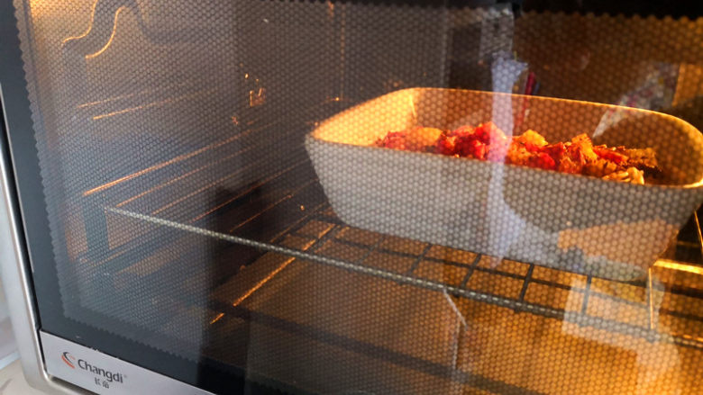 烤金针菇,烤箱预热，上下火，中层200度烤10分钟，