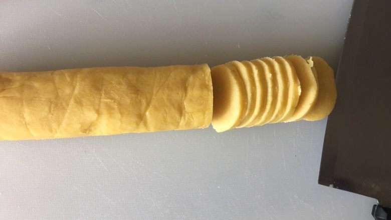 百香果曲奇饼干,切成厚约0.2cm的圆片