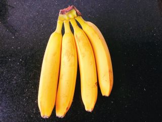 香蕉燕麦饼,2.为什么强调需要成熟的香蕉，因为方便后面步骤的操作。