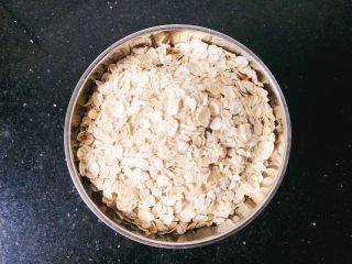 香蕉燕麦饼,3.燕麦片最好选择需要煮的燕麦，因为燕麦越是生的越好，即食燕麦经过加工，营养成分都已经流失了。