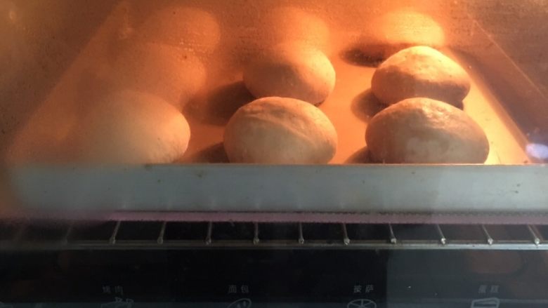 全麦咖啡果酱面包,送入烤箱两次发酵，方法同上也是60分钟。
