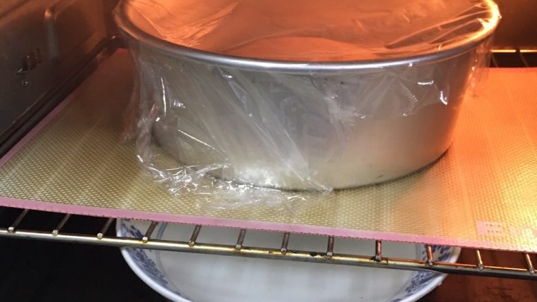 全麦咖啡果酱面包,烤箱发酵档，底部放一碗热水，模具送入烤箱发酵60分钟。
