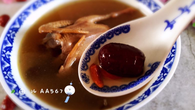 红枣枸杞乳鸽汤,美美的喝汤吧