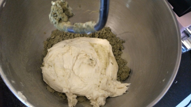 爆浆抹茶冰心面包,加入发酵好的中种