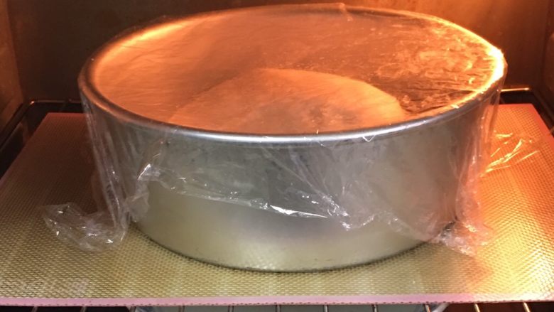 上海菜馒头,烤箱发酵档，底部放一碗热水，发酵60分钟。