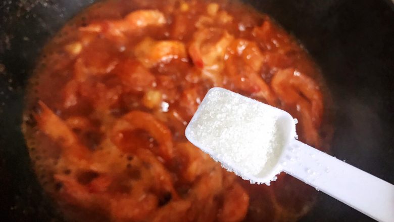 西红柿茄汁仙贝大海虾,加一小勺细砂糖