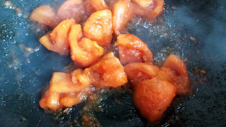 西红柿茄汁仙贝大海虾,小火煸炒至出沙