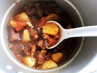 西红柿土豆炖牛腩（高压锅版）,搅拌均匀