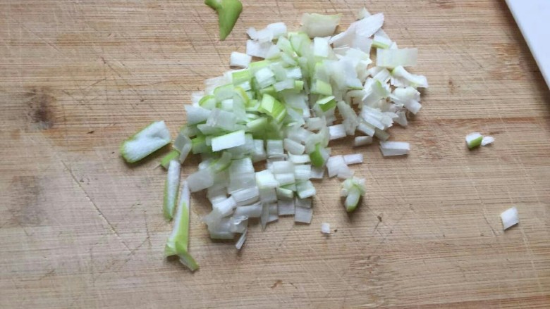 生菜肉丸粥,切成小块。