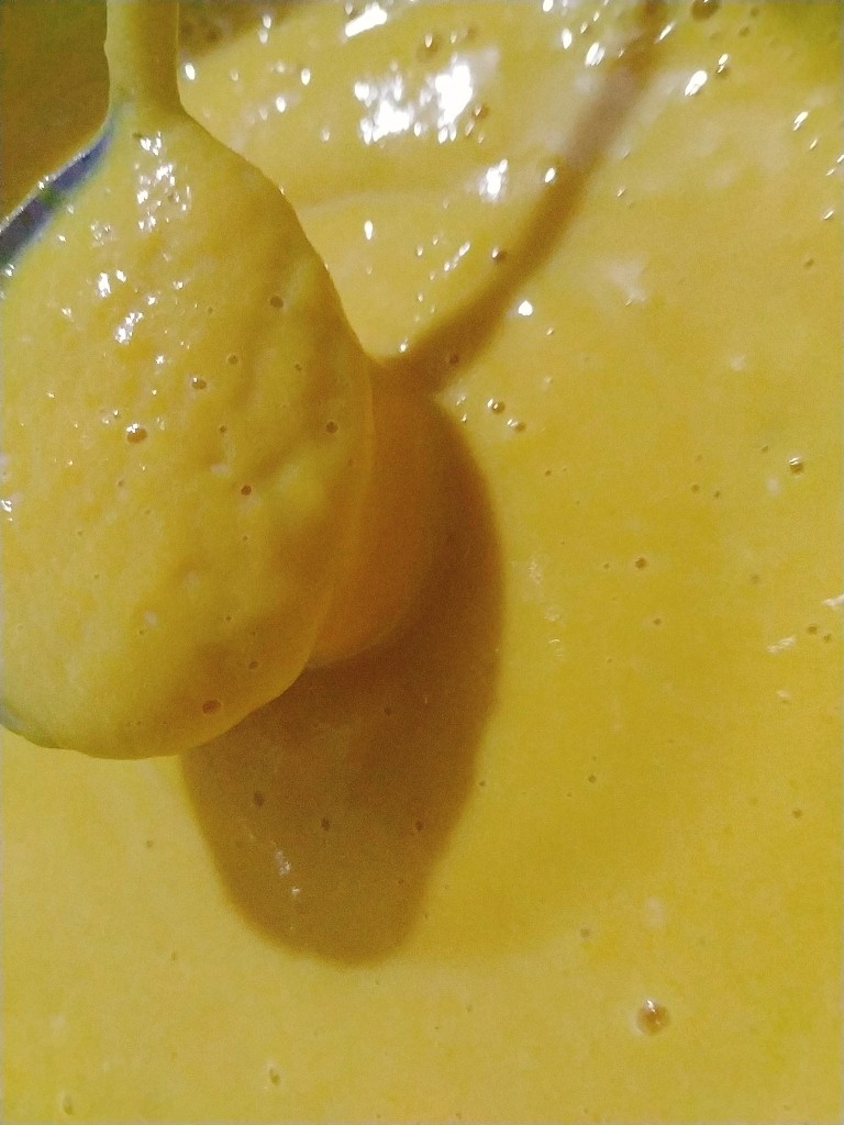 南瓜泥奶香吐司,这是细腻均匀的淡奶油南瓜浓汤成品，可以直接食用，但是这里作为吐司的液体材料备用；