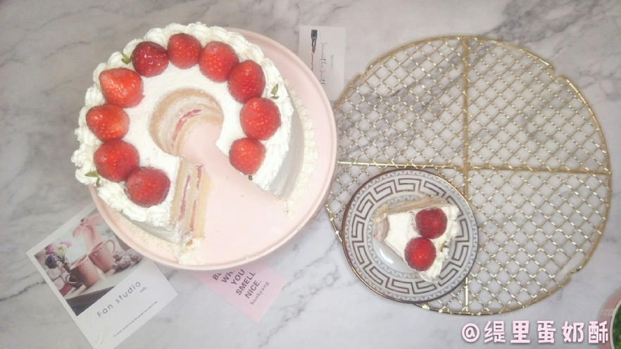 奶油草莓海绵蛋糕