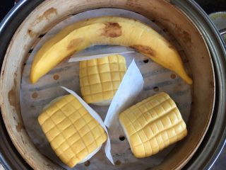 玉米馒头,放入温暖湿润的地方发酵15分钟