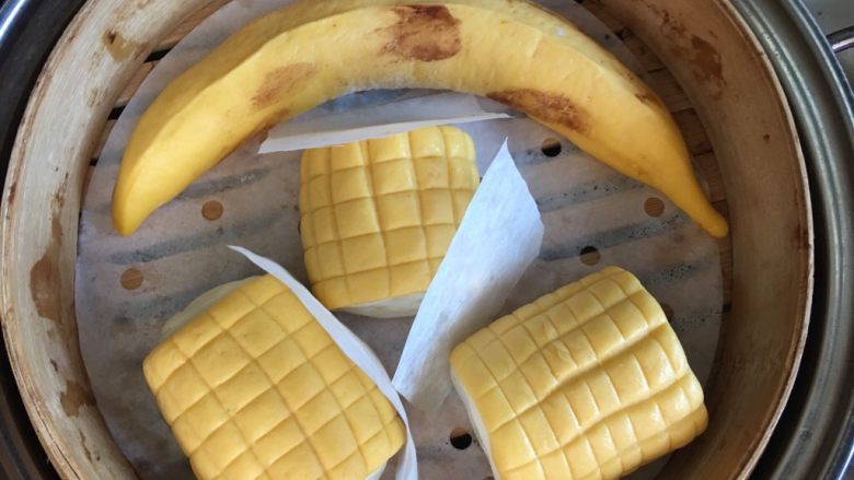 玉米馒头,放入温暖湿润的地方发酵15分钟