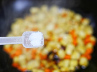 米饭杀手肉末炒杏鲍菇,加盐。