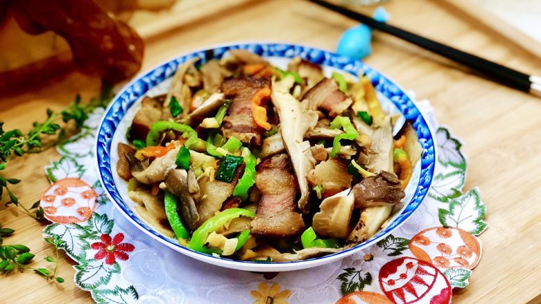 尖椒炒腊肉➕尖椒平菇炒腊肉,成品