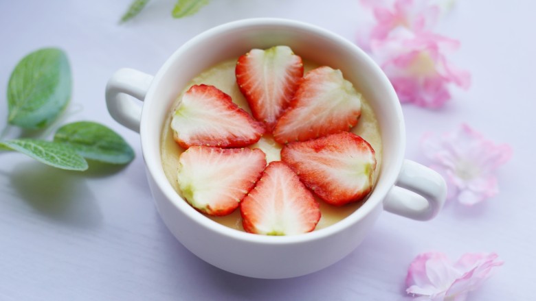 香甜嫩滑的草莓🍓蛋奶布丁,颜值爆表，味道超赞！