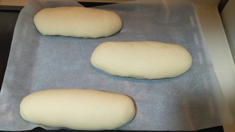蒜香香肠热狗面包,发酵完成。