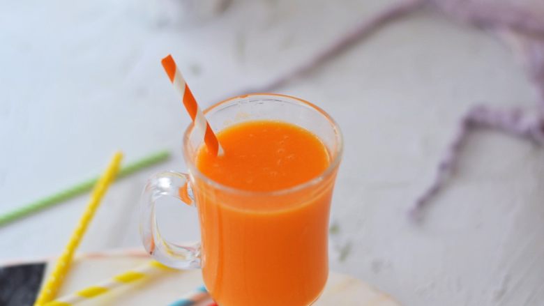 橙子胡萝卜汁,成品图