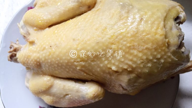 川香麻辣口水鸡,一直到鸡完全凉透，捞出。
