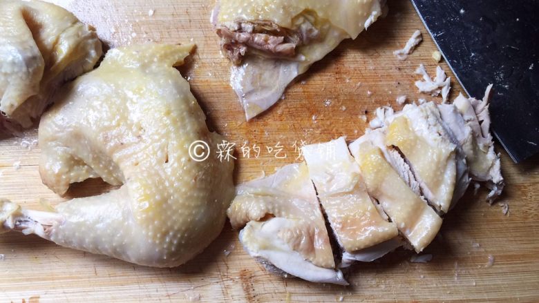 川香麻辣口水鸡,斩件，装盘。