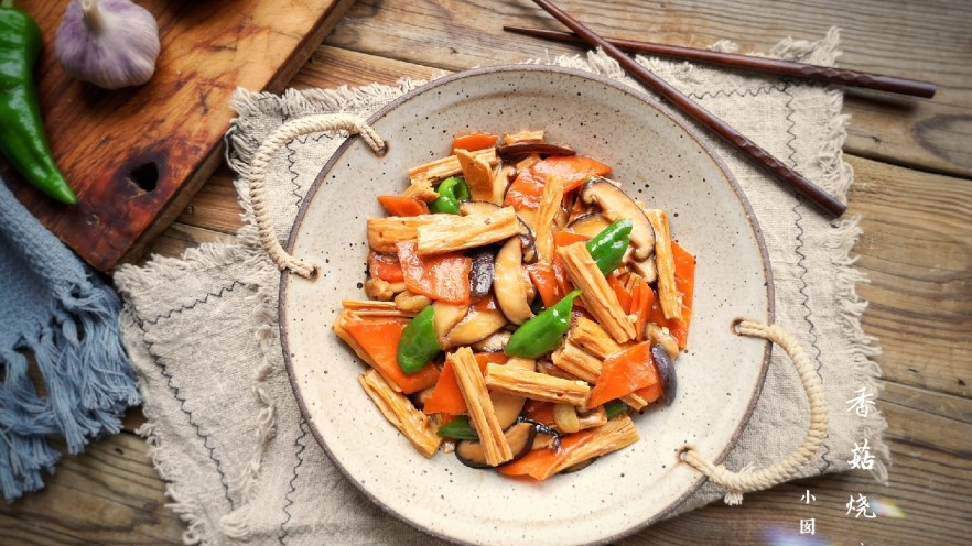 香菇烧腐竹——下饭菜带来的幸福感！