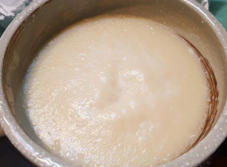 椰香芋泥千层酥QQ捲,蒸好闷过的麻糬出锅了。
