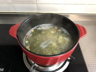 杂粮粥,开锅后转小火煮半小时，不时搅拌