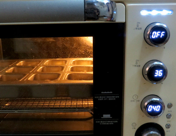 可爱滴迷你小面包~【土豆香葱餐包】,放在温度36度左右湿度75%的环境下发酵至两倍大取出