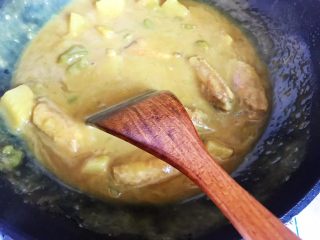 芽芽私房菜～咖喱鸡翅中,搅拌至汤汁粘稠，即可