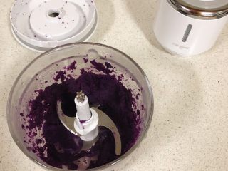 紫薯酸奶杯,绞碎，有点颗粒更好