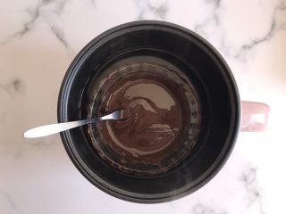 迷你巧克力夹心派,巧克力隔热水融化