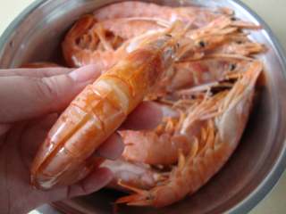 东南亚风味：咖喱红虾,红虾剪掉虾须，带壳开背去沙线