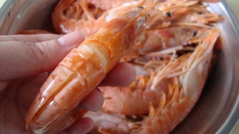 东南亚风味：咖喱红虾,红虾剪掉虾须，带壳开背去沙线
