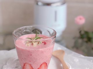 草莓奶昔,美美的下午点心