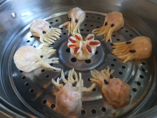 鳕鱼胡萝卜蒸饺,蒸熟的样子，出锅就可以食用。