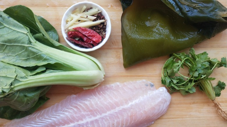椒麻巴沙鱼，承包你的整个胃,准备好食材。