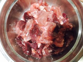 猪肝瘦肉粥,猪肝和瘦肉分别切成薄片