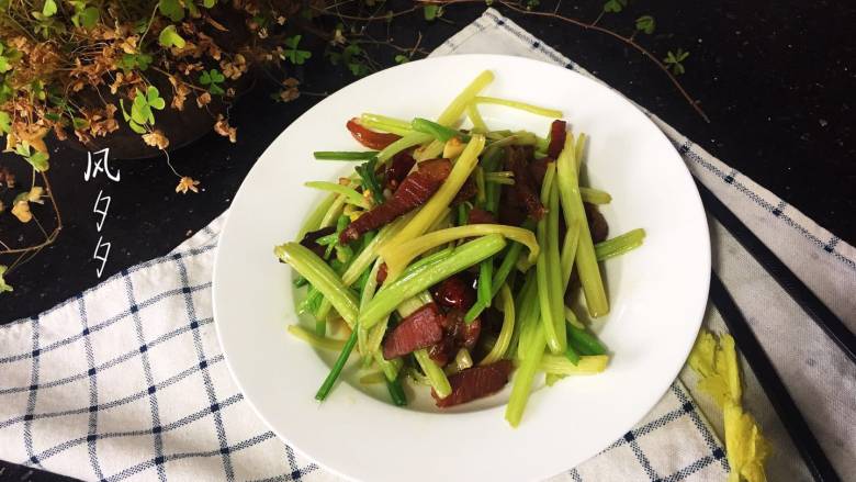 煙燻臘肉炒芹菜