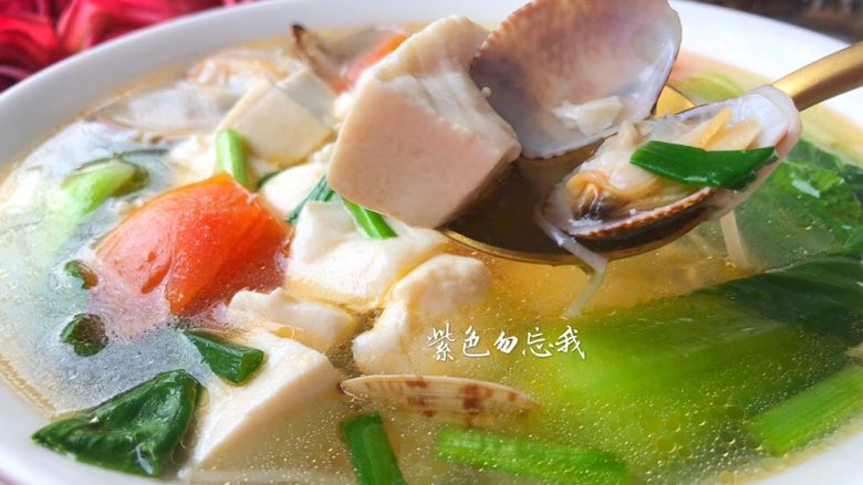 豆腐杂烩汤,非常鲜美的豆腐杂烩汤做好了。
