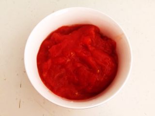 山药猪骨汤,把番茄酱盛出来备用
