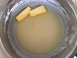 可可麻薯软欧,出锅后加入黄油