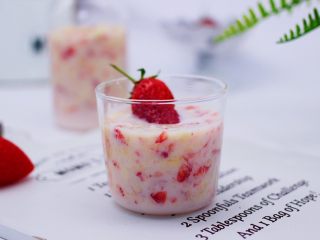 原味草莓苹果奶昔,真的是这个季节的一道健康小甜品。