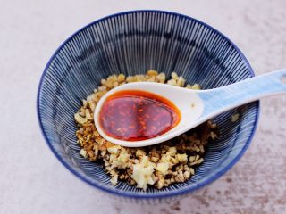凉拌三丝,最后加入自制辣椒油，不喜欢吃辣的可以不加哈。