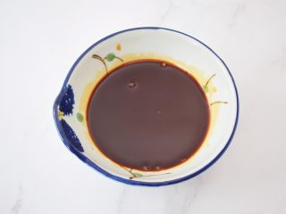 蚝油酱汁杏鲍菇,搅拌均匀备用