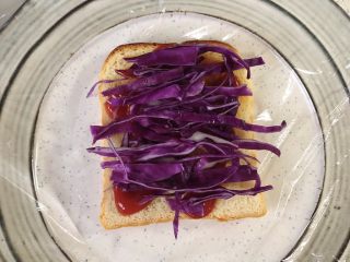 蔬菜三明治,再铺一层紫甘蓝