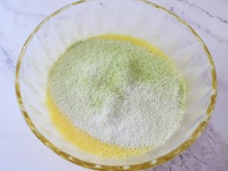 抹茶曲奇（玉米油版）,筛入混合好的粉类